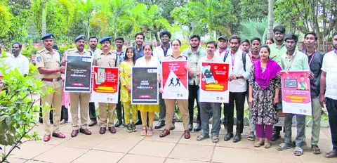 అవగాహనతోనే సైబర్‌ నేరాలకు చెక్‌ 