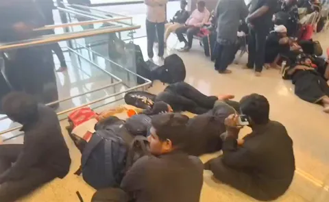 Ayyappa Devotees Protest At Shamshabad Airport Dec 03rd News