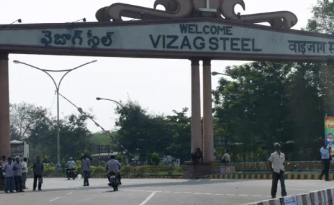 Vizag Steel Plant Employees Protest Against Productivity Based Salaries