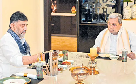 Karnataka CM Siddaramaiah attends breakfast meeting at Shivakumars house