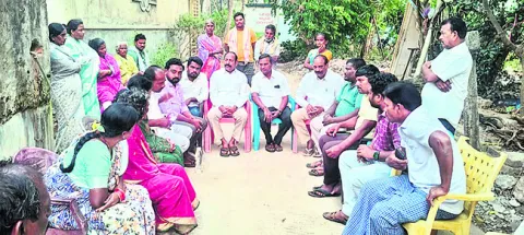 ప్రజా సమస్యలపై మాట్లాడితే అక్రమ కేసులు 