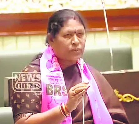 ఆసిఫాబాద్‌– ఉట్నూర్‌ రోడ్డు మెరుగుపర్చాలి