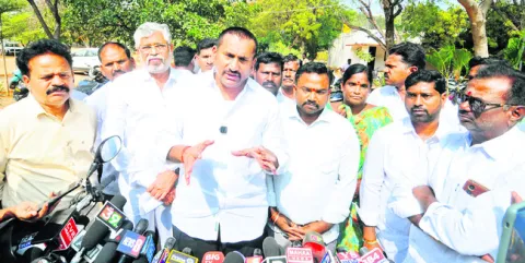 ఆధిపత్యం కోసం అరాచకాలు 