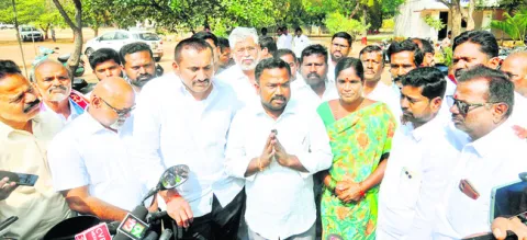 తోపుదుర్తి చందుకు సంబంధం లేదు
