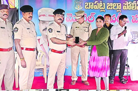 జిల్లాలో 373 మొబైల్‌ ఫోన్లు స్వాధీనం 