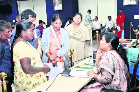 ప్రజావాణి దరఖాస్తులకు సత్వర పరిష్కారం