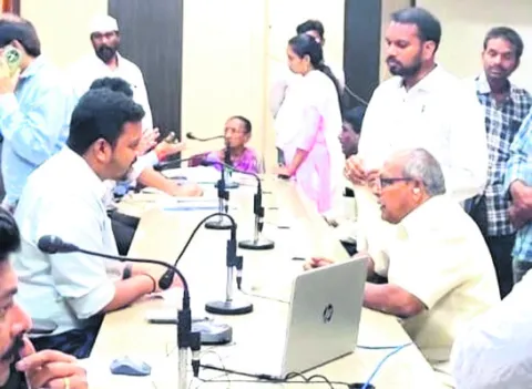 బాధ్యతతో అర్జీలు పరిష్కరించాలి 