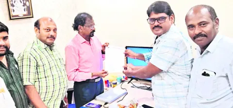 గొంతెత్తితే.. అణిచేస్తాం!