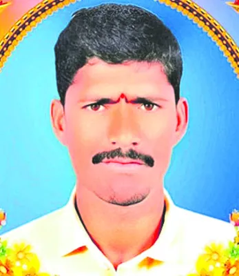 కుటుంబ కలహాలతో మేసీ్త్ర ఆత్మహత్య 