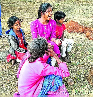 నాడు తండ్రి.. నేడు తల్లి మృతి