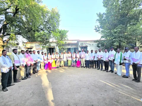 పాఠశాలల బలోపేతానికి కృషి చేయాలి 