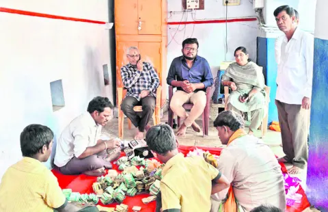 పడమటి అంజన్న హుండీ లెక్కింపు 
