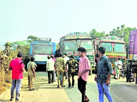 ఇసుక లారీలతో ట్రాఫిక్‌ జామ్‌