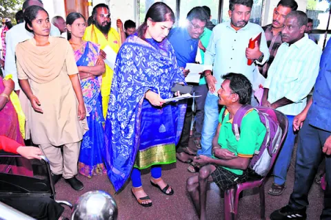 ఆసరా లేదు.. పింఛన్‌ ఇవ్వండి!