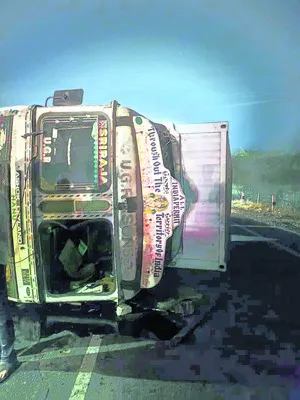 జాతీయ రహదారిపై ట్రాఫిక్‌ జాం
