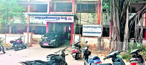 నిధుల స్వాహా.. అడిగేదెవరు?