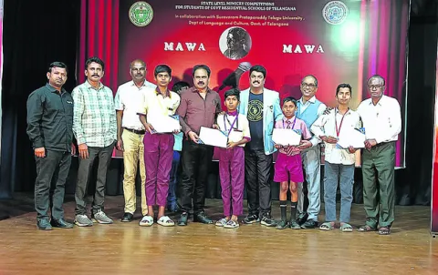 మిమిక్రీలో ప్రతిభ
