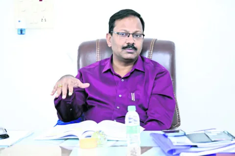 అందుబాటులో యూరియా నిల్వలు 