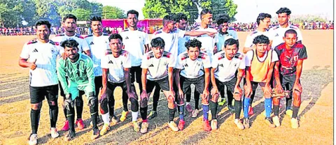 ఫుట్‌బాల్‌ చాంపియన్‌గా గిర్లా 