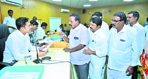 మామిడి రైతులకు బీమా పరిహారం అందజేయాలి 