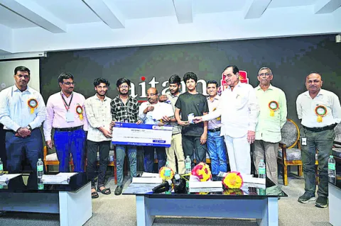 సమాజహితమైన ప్రాజెక్టులకు ప్రాధాన్యమివ్వాలి 