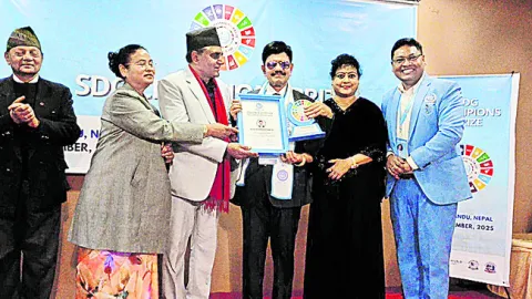 రిటైర్డ్‌ ఐఏఎస్‌ లక్ష్మీకాంతంకు అవార్డు 