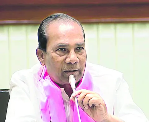 దెబ్బతిన్న రోడ్లకు మరమ్మతులేవి?