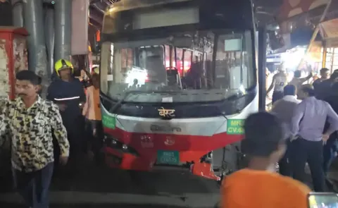 4 Dead 9 Injured After Mumbais BEST Bus Crashes