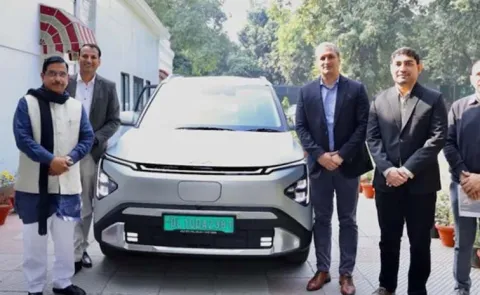 Union Minister Pralhad Joshi Checks Out Kia Carens Clavis EV3