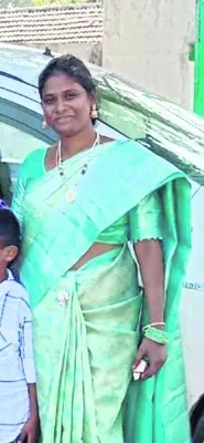 రోడ్డు ప్రమాదంలో నర్సింగ్‌ ఆఫీసర్‌ మృతి