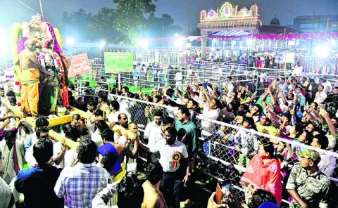 ● మార్మోగిన రామనామం