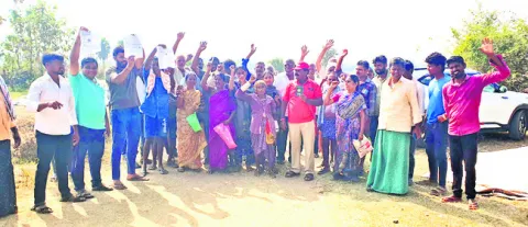 ప్రాజెక్టు సర్వేకు వచ్చిన అధికారుల అడ్డగింత