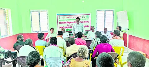 యాజమాన్య పద్ధతులపై రైతులకు అవగాహన 