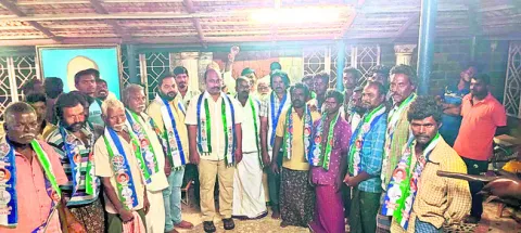 తీరప్రాంత గ్రామాల్లో టీడీపీకి షాక్‌ 