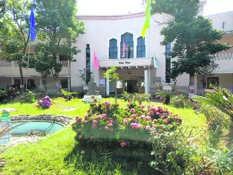 అతిథి గృహాలన్నీ ఫుల్‌