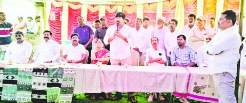 బాబు పాలనలో వ్యవస్థలన్నీ కుదేలు 