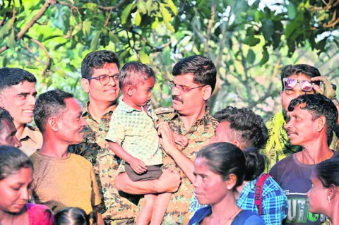 గ్రామస్తులకు అండగా ఉంటాం..