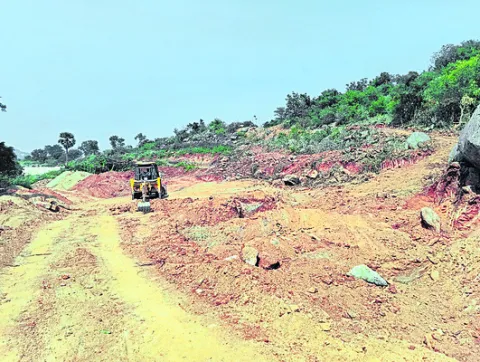 మట్టి..కొల్లగొట్టి! 