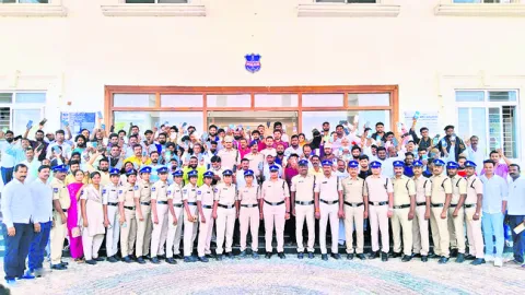 మొబైల్‌ కేంద్రంగానే  సైబర్‌ మోసాలు