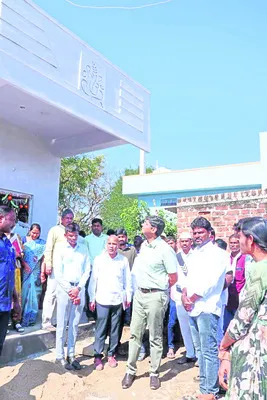 ఇళ్ల నిర్మాణాలను పూర్తిచేయాలి