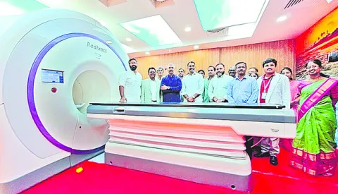 క్యాన్సర్‌ రోగులకు అత్యాధునిక టోమోథెరపీ సేవలు