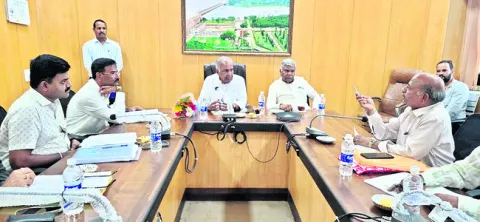 త్వరితగతిన డ్యాం గేట్లను అమర్చండి 