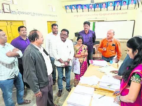 రాష్ట్ర ఎన్నికల పరిశీలకుల పర్యటన