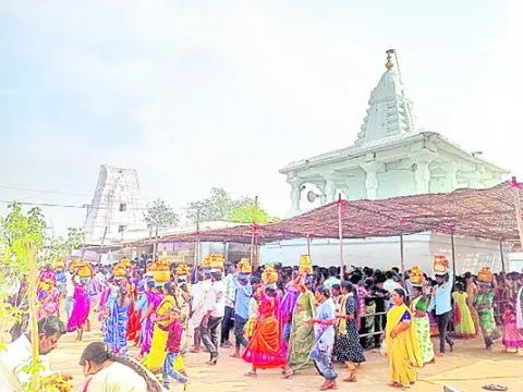 మల్లన్నస్వామికి   బోనం మొక్కులు