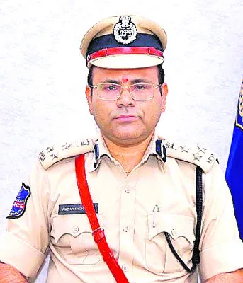 మఫ్టీలో షీటీం బృందాల నిఘా 