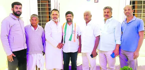 కాంగ్రెస్‌లోకి వర్గల్‌ మాజీ జెడ్పీటీసీ