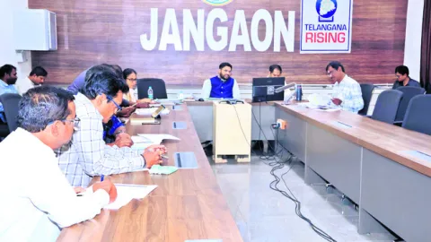 పోస్టల్‌ బ్యాలెట్‌ పంపిణీ సక్రమంగా చేయాలి