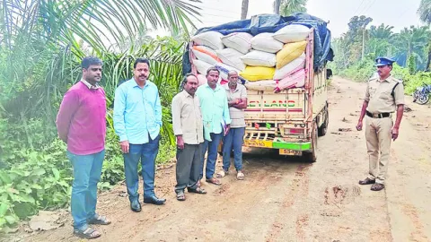 5,003 కేజీల  రేషన్‌ బియ్యం స్వాధీనం