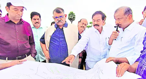 ఏపీఐఐసీ భూముల పరిశీలన 