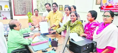 నర్సును బలి చేశారు 